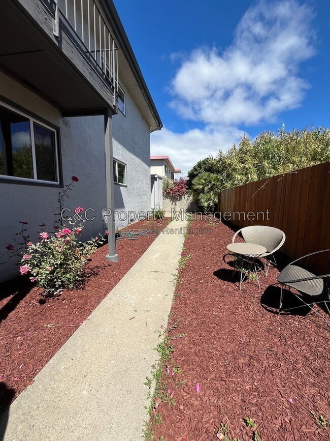Building Photo - 6628 Helen Ct