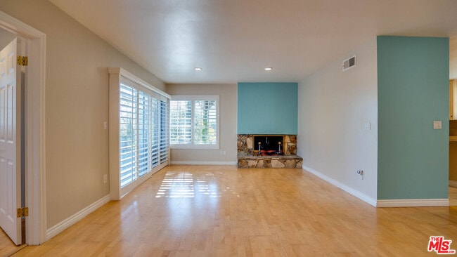Building Photo - 9631 Crystal View Dr