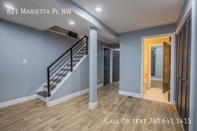 Building Photo - 821 Marietta Pl NW