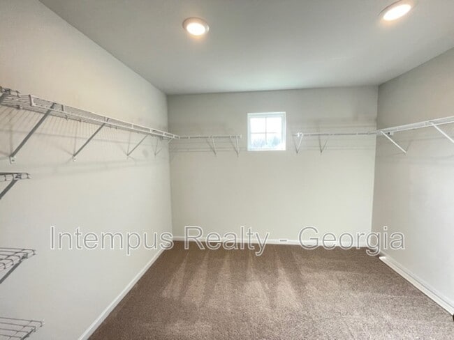 Building Photo - 693 Summerwood Ln