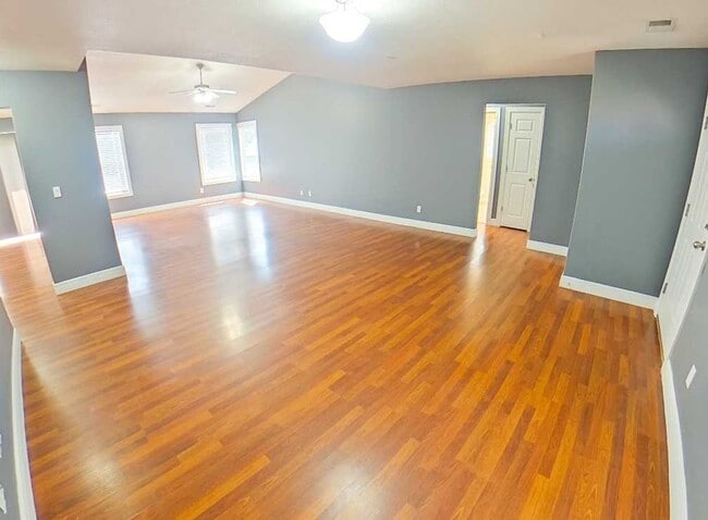 Building Photo - Fenced In Yard + Pet Friendly + Bonus Storage Shed + Stainless Steel Appliances + Washer & Dryer ...