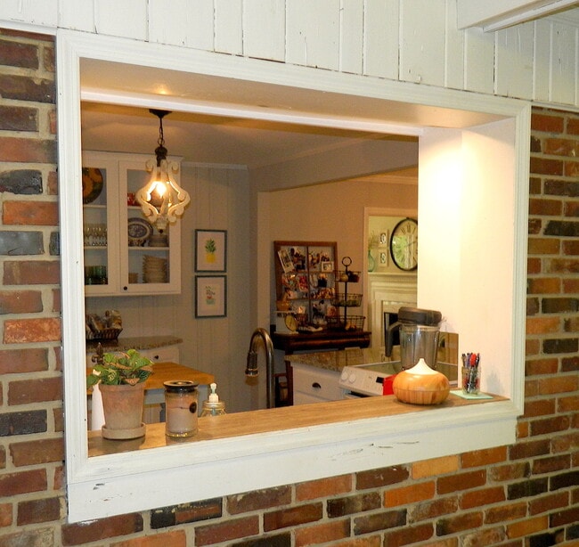 Building Photo - 744 McClure Dr