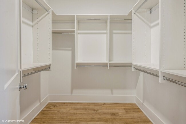 Building Photo - 1647 W Irving Park Rd