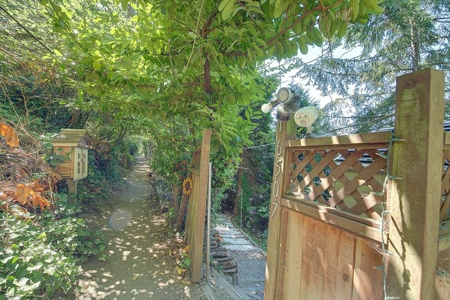 Building Photo - 3bd/2ba Burien House