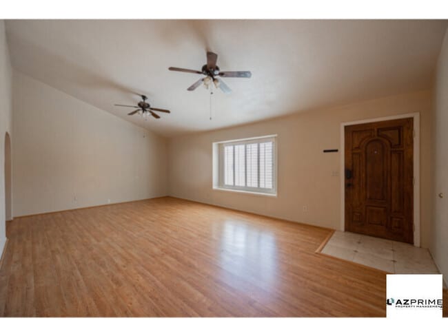 Building Photo - Bright &amp; Spacious 3/2 Tempe Home - Vau...
