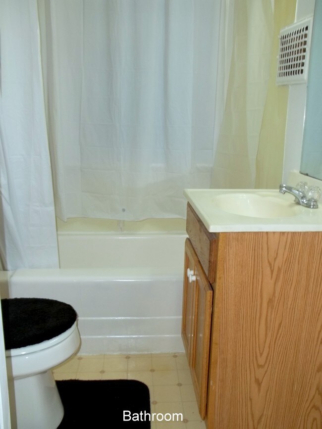 Building Photo - 411 W Dutton St