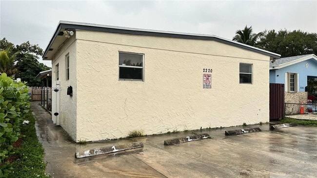 Building Photo - 2220 Charleston St