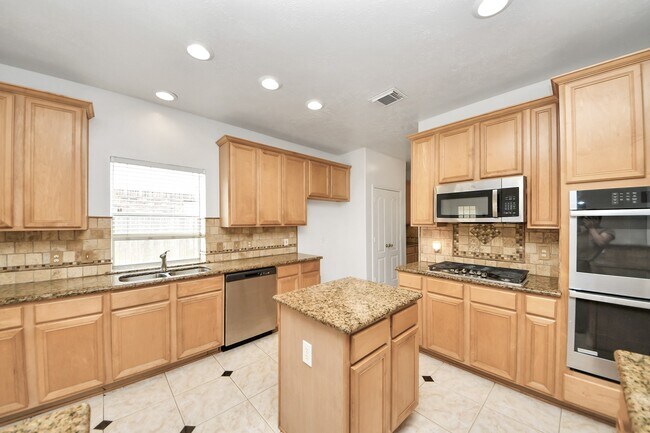 Building Photo - 1605 Spring Glen Ln