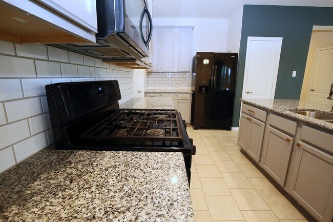 Building Photo - 13346 Pecan Trails Dr