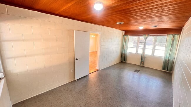 Building Photo - Charming 2-Bed Retreat in the Heart of Mount Dora! PRIME LOCATION! DONT MISS OUT!