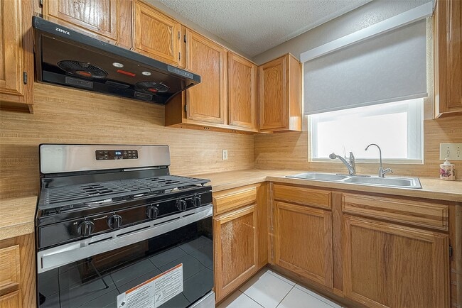 Building Photo - 3231 E Heatherock Cir