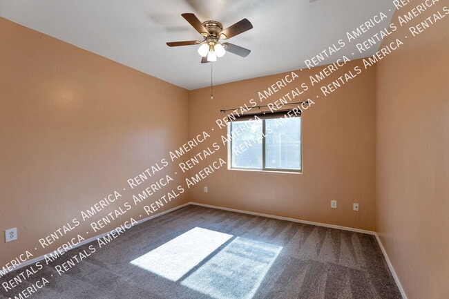 Building Photo - 568 E Painted Pueblo Dr