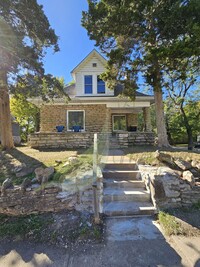 Building Photo - VICTORIAN STYLE HOME!!!