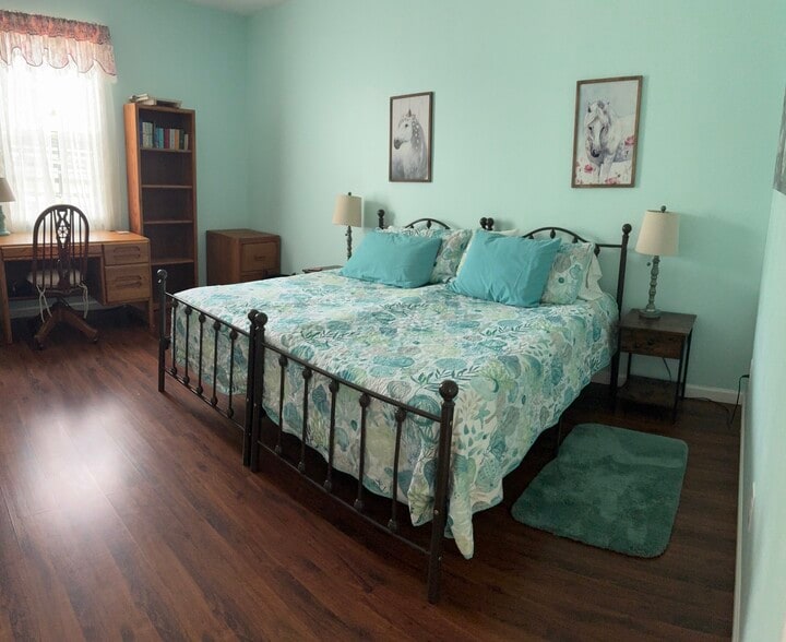 2nd bdrm showing king bed - 203 Three Runs Plantation Dr