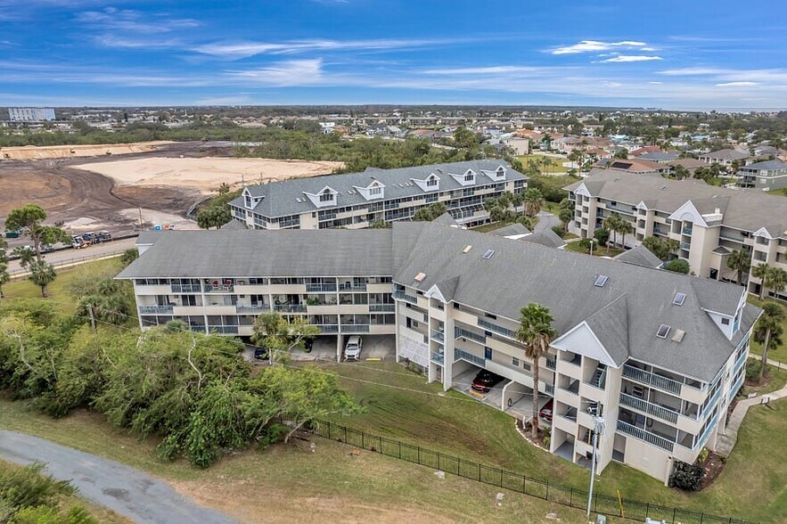 Building Photo - 5567 Sea Forest Dr