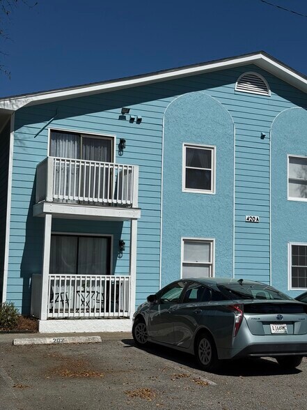 Building Photo - 420 Pine Ave