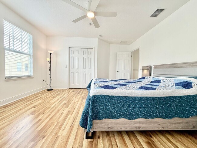 Building Photo - Perfect balance of space, style & easy living - 2Bedrooms 2.5Bath in Clearwater!