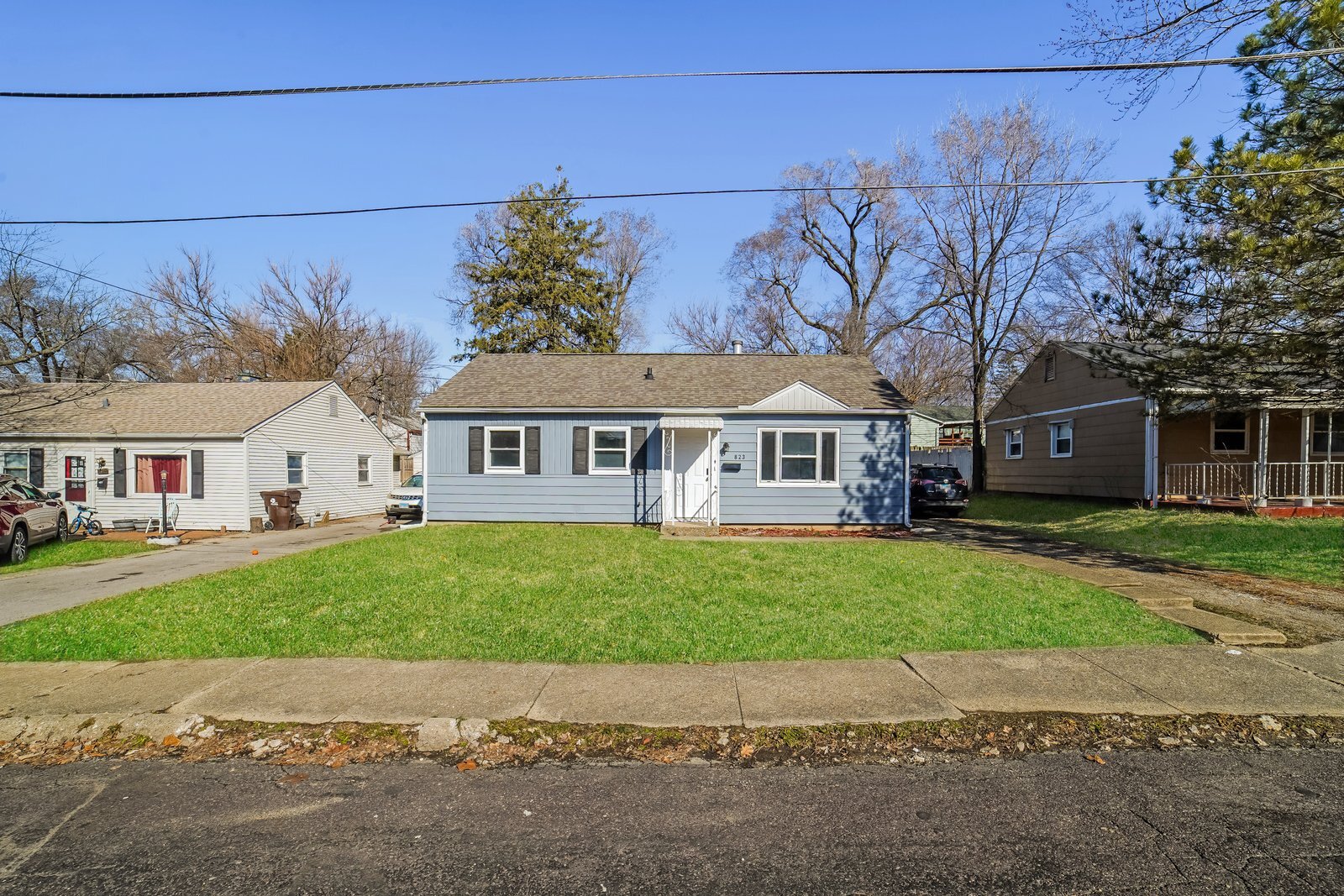 Building Photo - 823 W Bartlett Ct