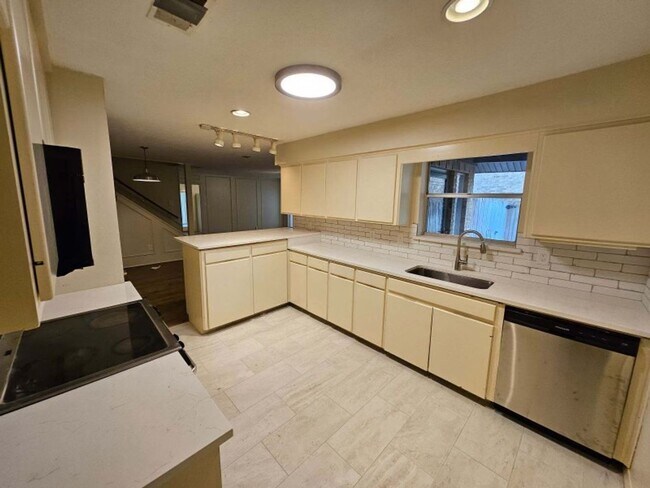 Building Photo - 613-613 Kings Mountain Dr