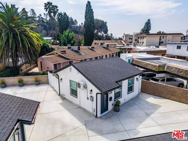 Building Photo - 1258 Mariposa St