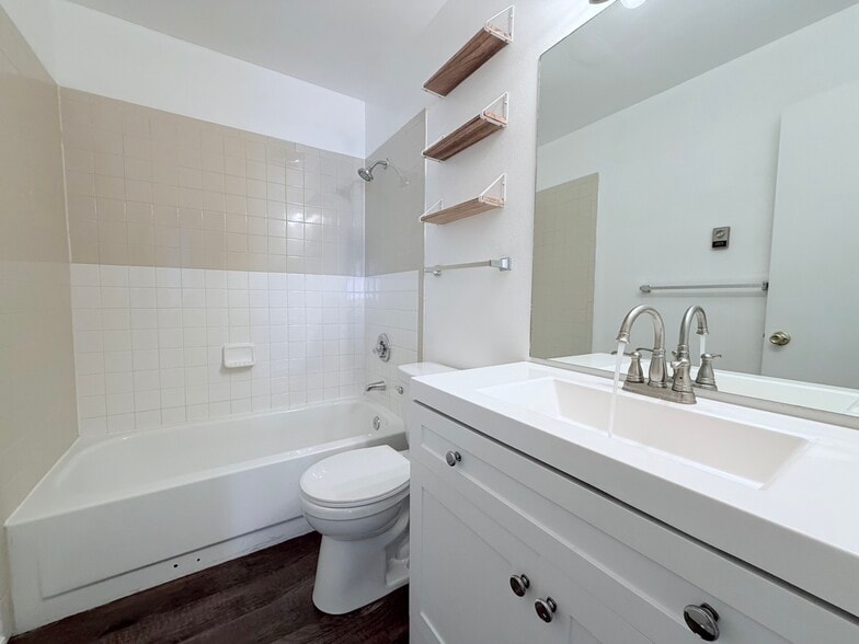 Building Photo - 516 Winnie Way