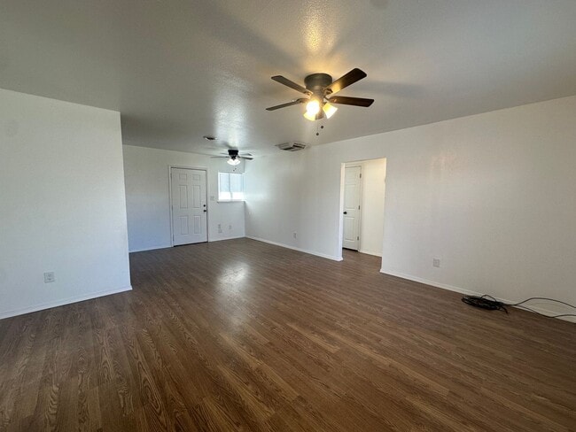 Building Photo - 3 Bedroom 1 Bathroom house for rent in Bloomfield