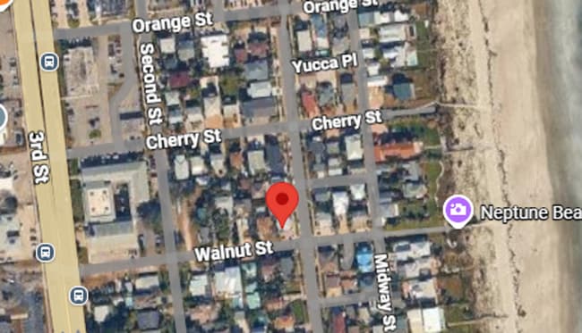 Building Photo - Close to the Beach