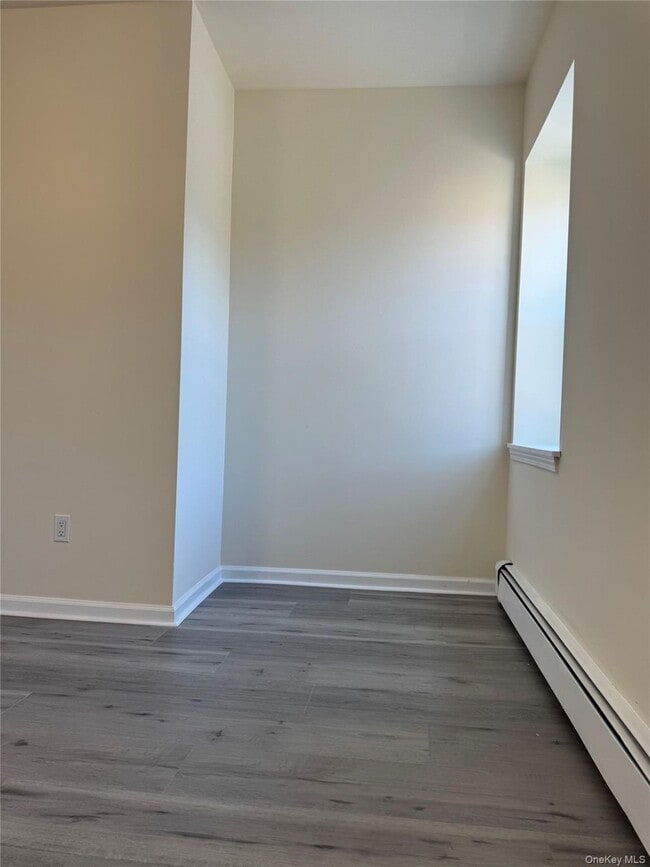 Building Photo - 167 Main St