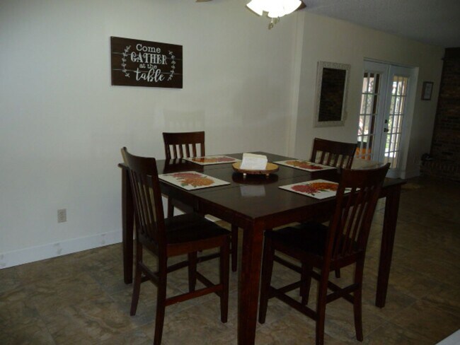 Building Photo - 3/2.5 in Sebastian FL