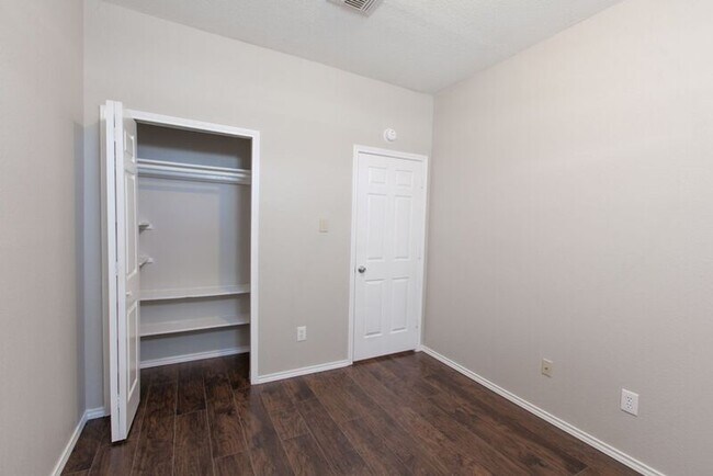 Building Photo - 653 Spring Valley Rd