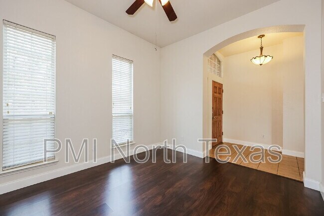 Building Photo - 6004 Lakecrest Dr