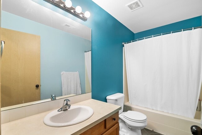 Building Photo - 3 Bedroom, 2.5 Bathroom 2 Story House