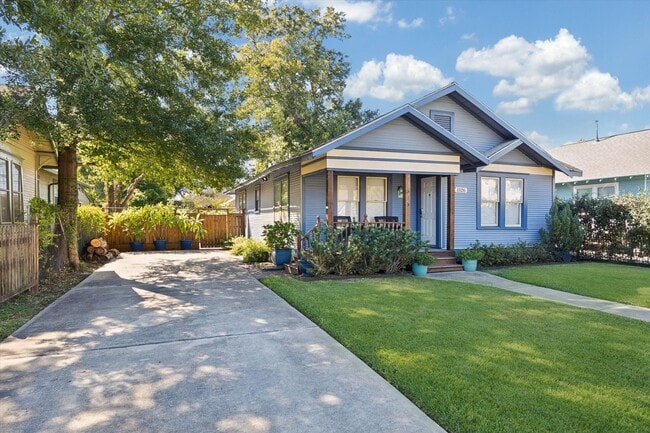 Building Photo - 1526 Lawson St