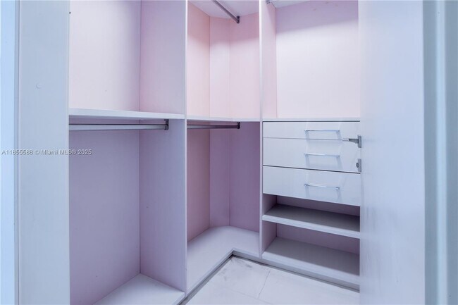 Building Photo - 300 Biscayne Blvd Way