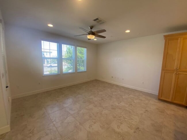 Building Photo - Charming 3-Bedroom House for Rent in Marin...