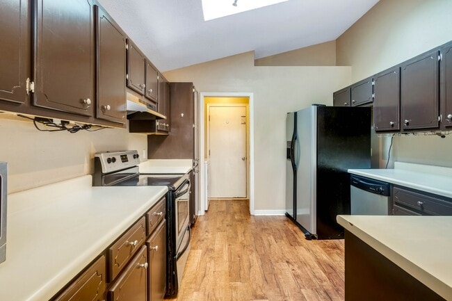 Building Photo - 2060 Cambridge Cir