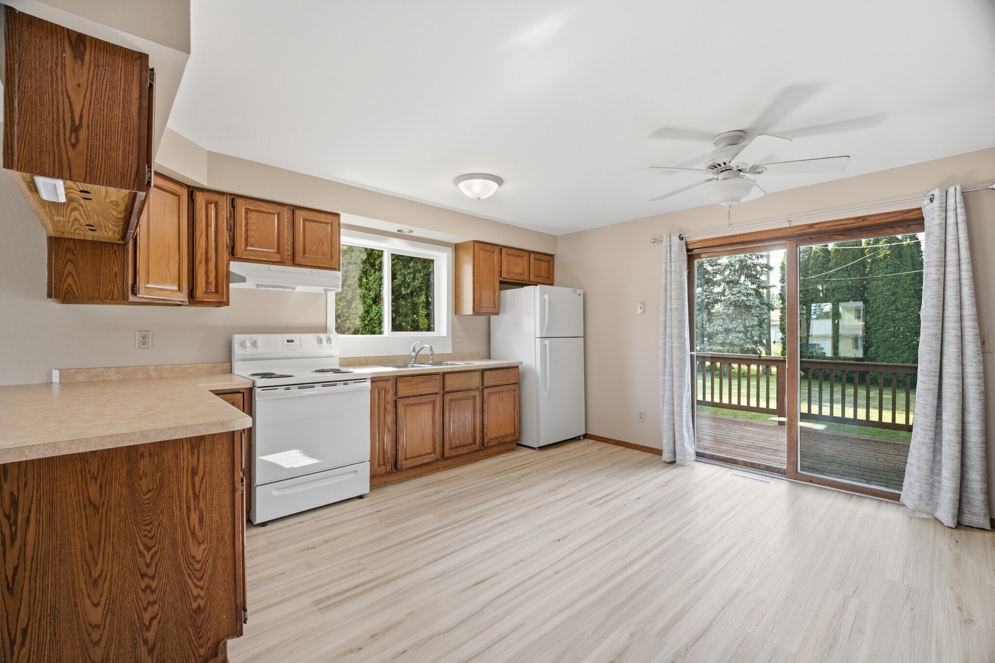 Building Photo - 1355 W Hiawatha Dr