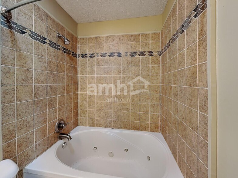 Building Photo - 2493 Monarchy Ln