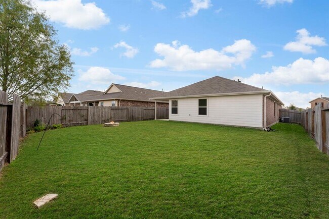 Building Photo - 14077 Lake Cres Dr