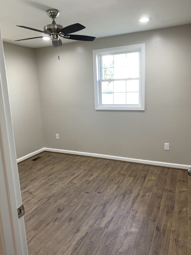 Building Photo - 123 Monaview Cir