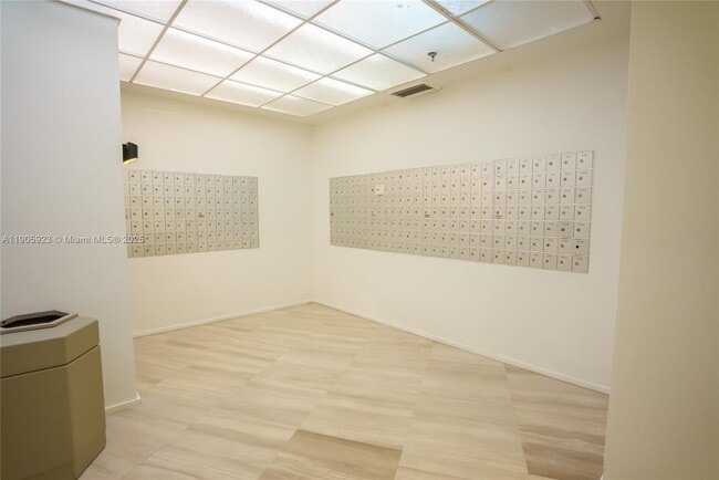 Building Photo - 100 Bayview Dr