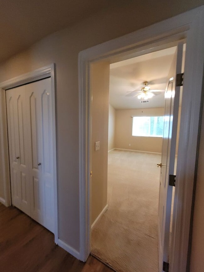 Building Photo - 3 Bedroom 2 Bathroom in NE Visalia!