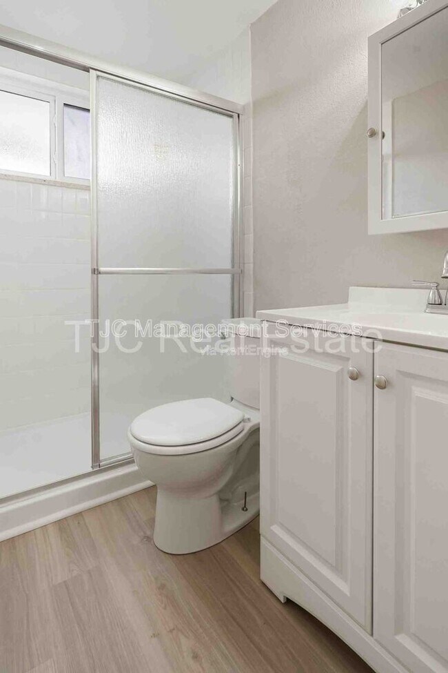 Building Photo - 1138 Corona St