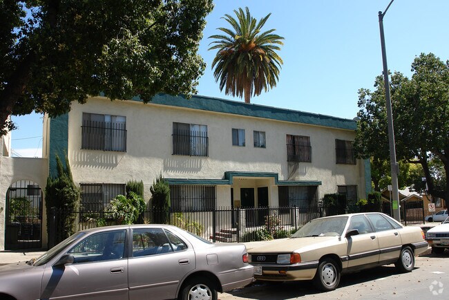 Primary Photo - 500-508 N Alexandria Ave