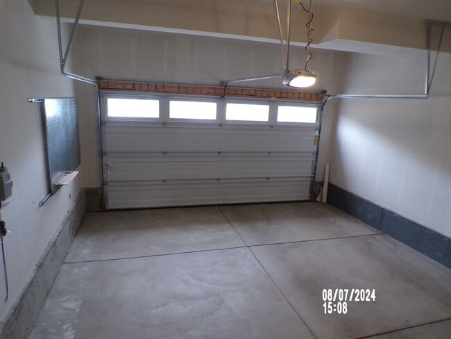 Building Photo - 979 Oleander St