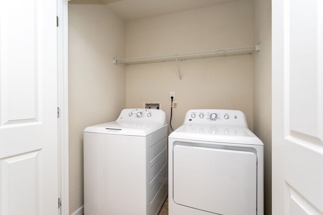 Building Photo - Comfortable Monument Townhome with 2-Car Garage & Easy I-25 Access!!