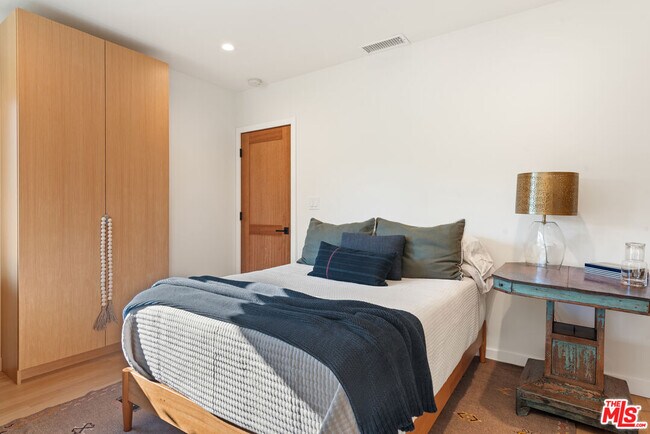 Building Photo - 11314 Homedale St