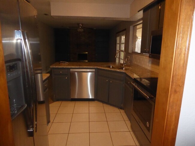 Building Photo - Corner Lot