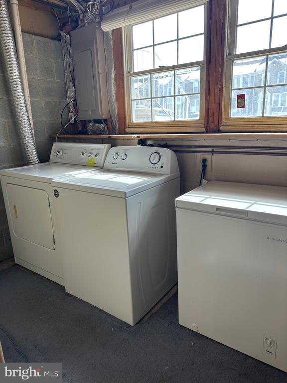 Building Photo - 650 Corsica Ave