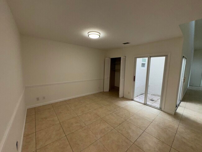 Building Photo - 6447 Parkview Dr